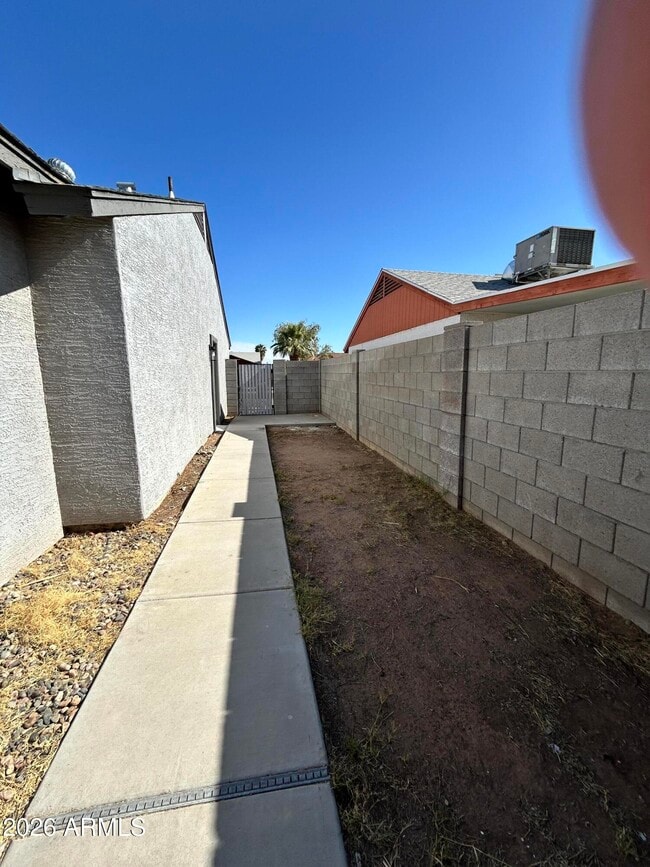 Building Photo - 9002 W Malapai Dr