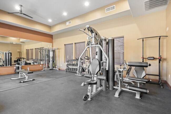 Building Photo - Charming 2 Bed, 2 Bath Top-Floor Condo with Great Sunrise Views