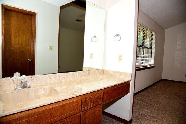 Building Photo - 3 bedroom in Bluewater Bay!
