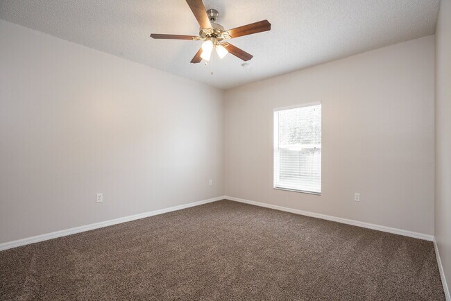 Building Photo - 1009 Dudley Dr