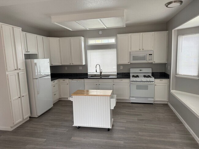 Building Photo - Remodeled 4-bedroom Oakley Rental Opportunity!