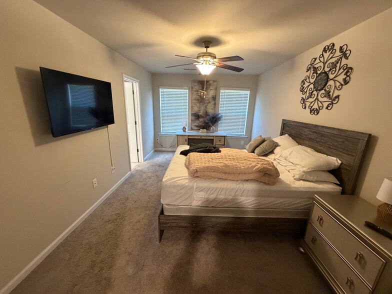 Building Photo - Room in Townhome on Lakeview Crk