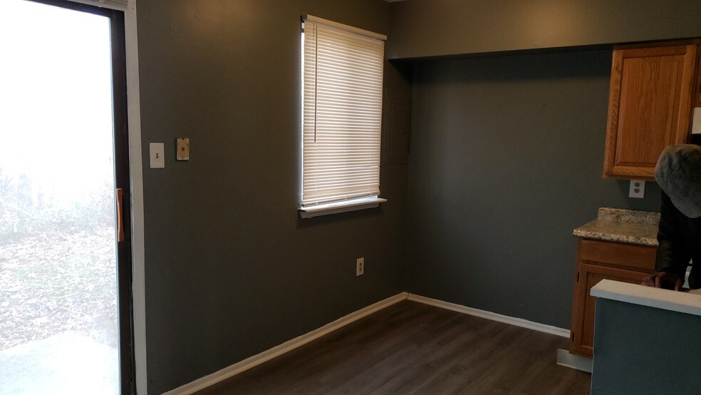 Building Photo - 2530 Cottonwood Ct