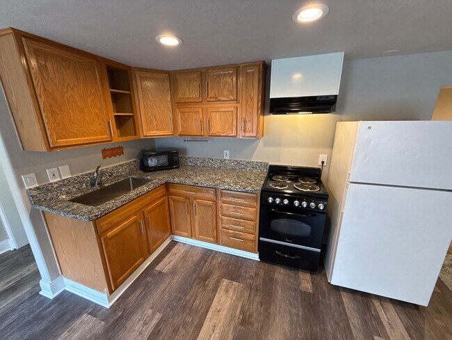 Building Photo - 696 Eisenhower Ct NW