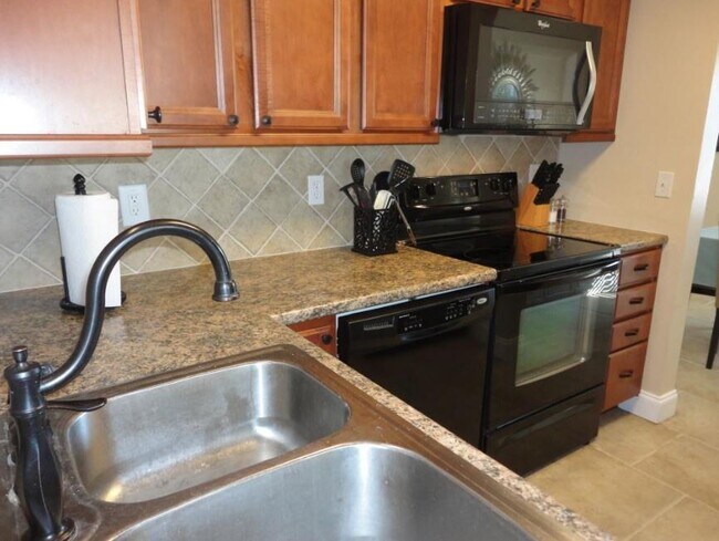 Building Photo - 280 Anderson Dr