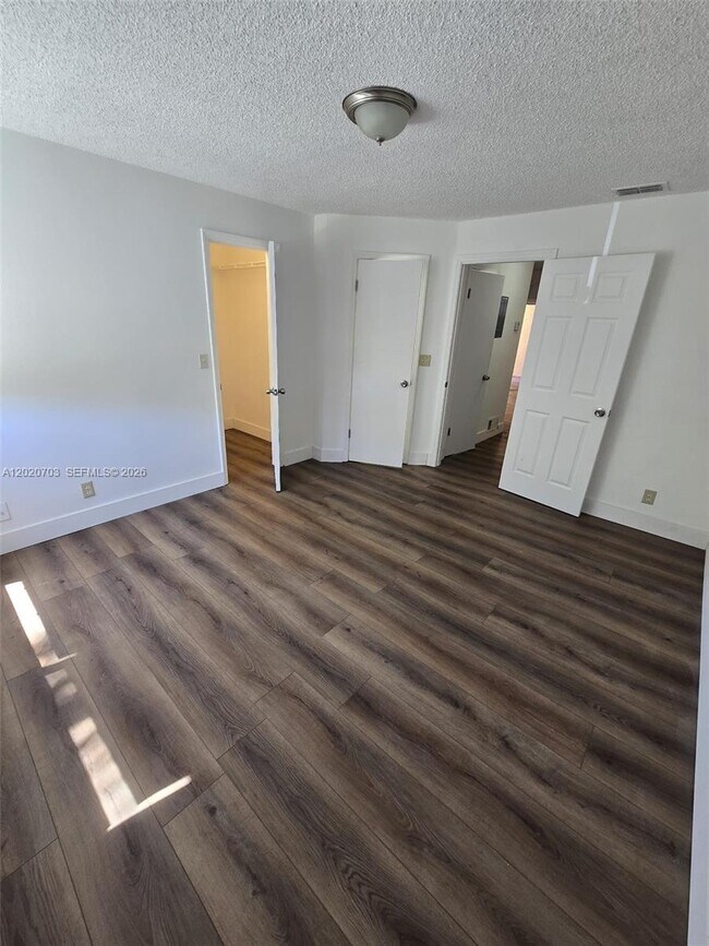Building Photo - 3340 Pinewalk Dr N