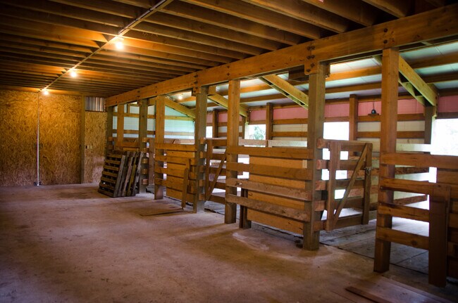 Building Photo - 11839 Glenwood Rd