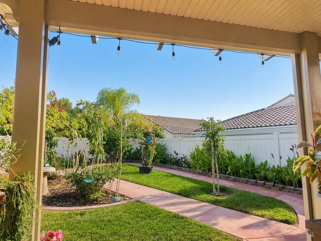 Building Photo - 1085 Northview Dr