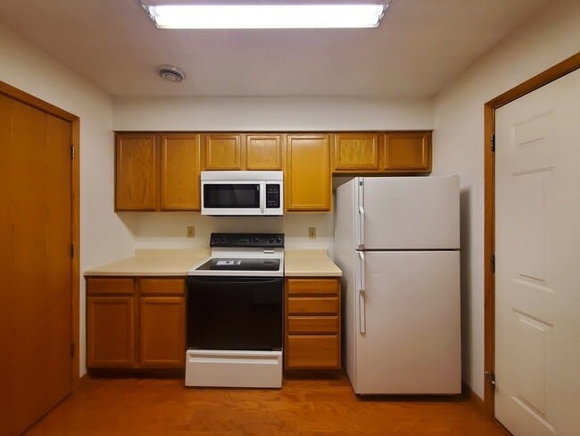 Building Photo - Meadowbrook Townhomes