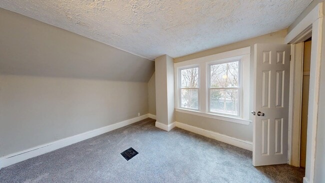 Building Photo - Stockyards Area - 2 Bedrooms - Single Fami...