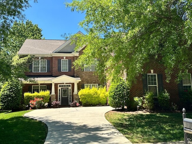 Building Photo - 10110 Paxton Run Rd