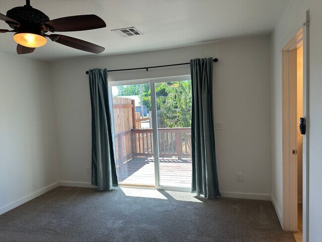 Building Photo - Updated 4 bedroom 2 bath house in Eugene!