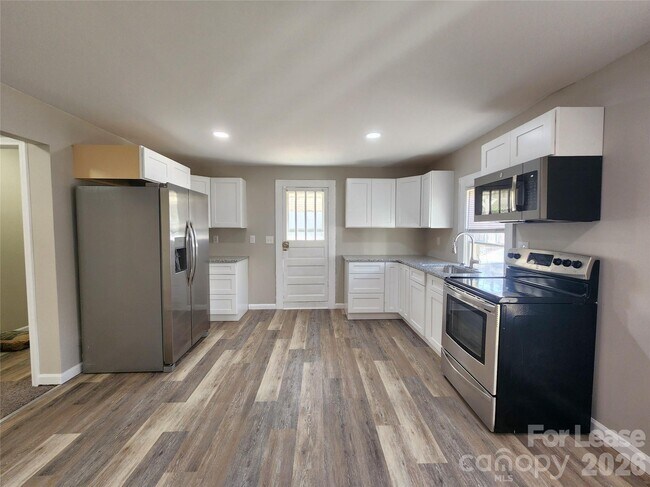 Building Photo - 2414 Idlewood Dr