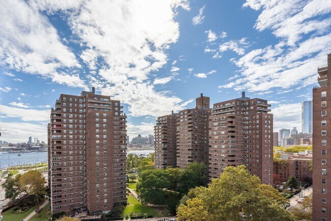 Building Photo - 477 FDR Dr
