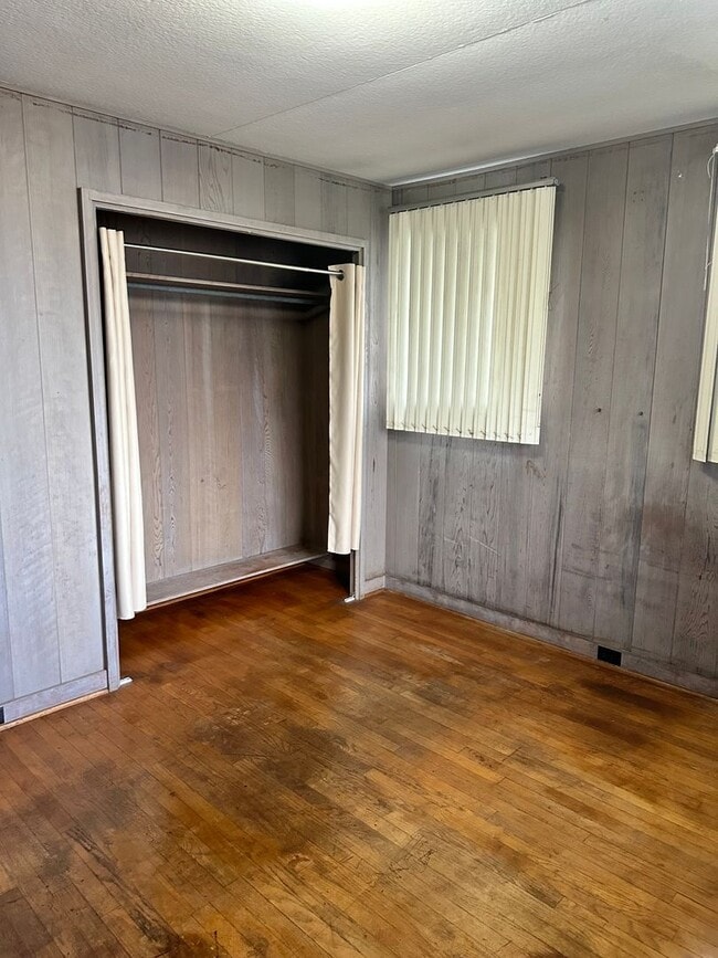 Building Photo - 2050 Liliha St