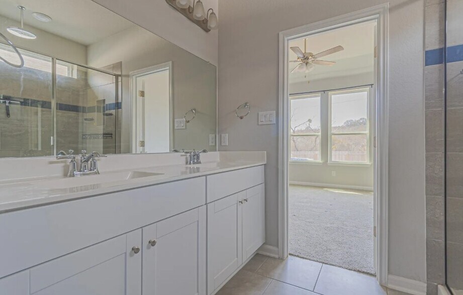 Building Photo - 2511 Seabream Dr