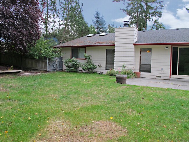 Building Photo - 601 NW Ensign Dr