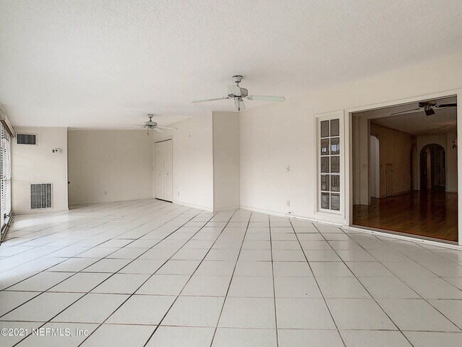 Building Photo - 16 Fox Valley Dr
