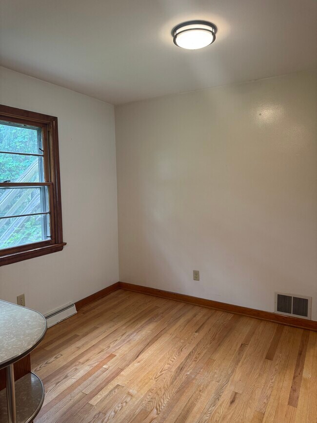 Building Photo - 218 Pine Tree Ave