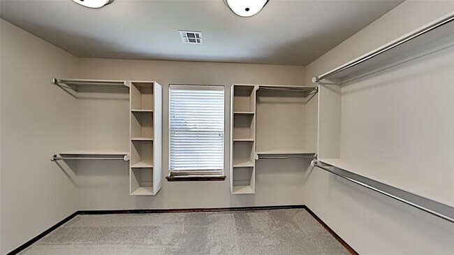 Building Photo - 5520 Cheyenne Rd
