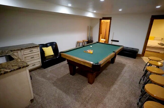 Building Photo - Available Now! Boulder's best kept secret....