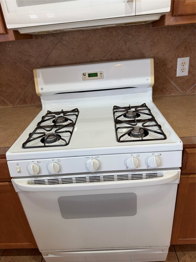 Building Photo - 8835 Old Maple Ln