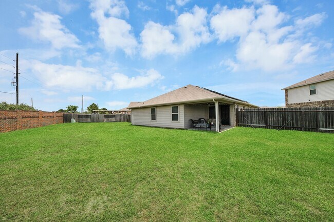 Building Photo - 22939 San Giorgio Ct