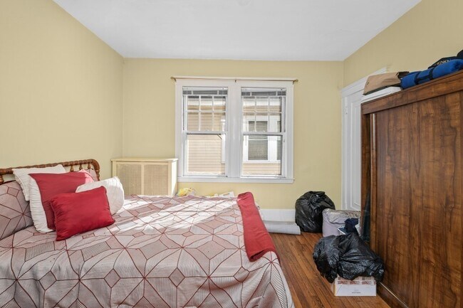 Building Photo - 6 W Selden St