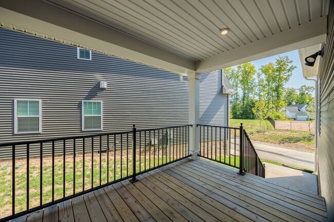 Building Photo - Beautiful 5 Bedroom Home with Attached In-...