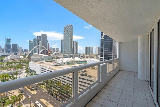 Building Photo - 1717 N Bayshore Dr
