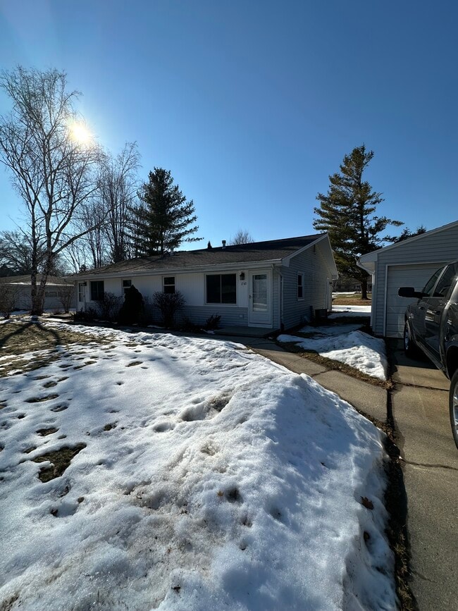 Building Photo - 1343 Sunray Ln