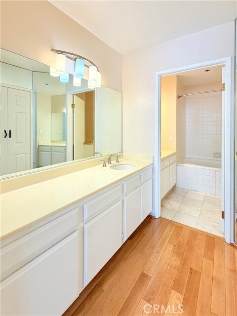 Building Photo - 600 W 9th St