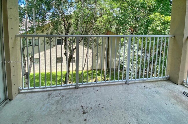 Building Photo - 2941 Riverside Dr