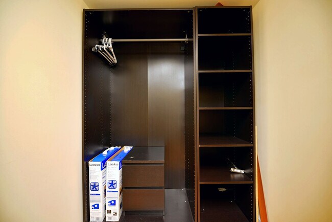 Building Photo - 1 SE 12th St