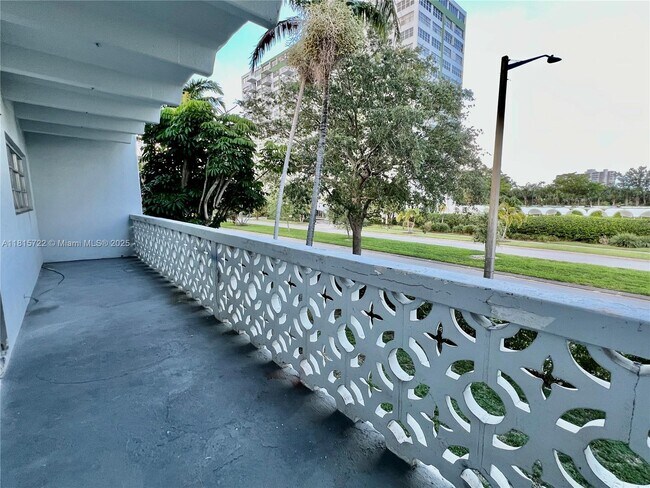 Building Photo - 2005 Sans Souci Blvd