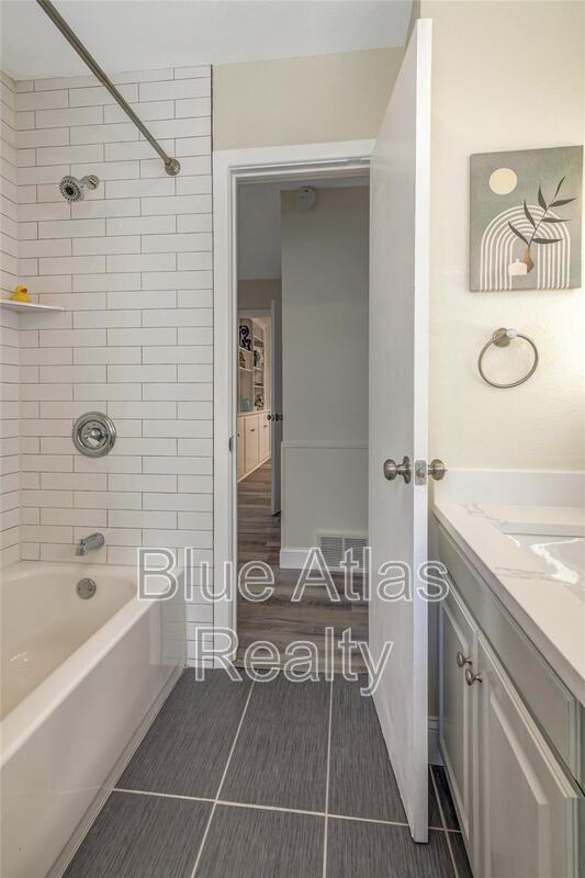 Building Photo - 1712 Dakar Rd W