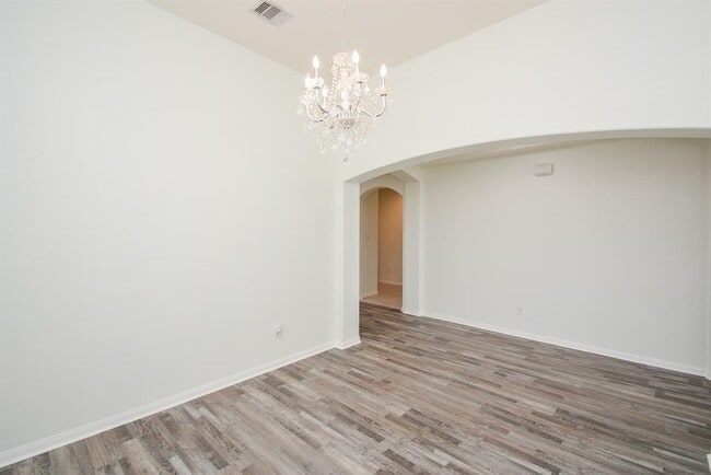Building Photo - 22211 Weller Oaks Dr