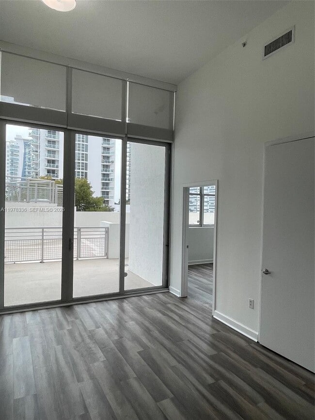 Building Photo - 2200 NE 4th Ave