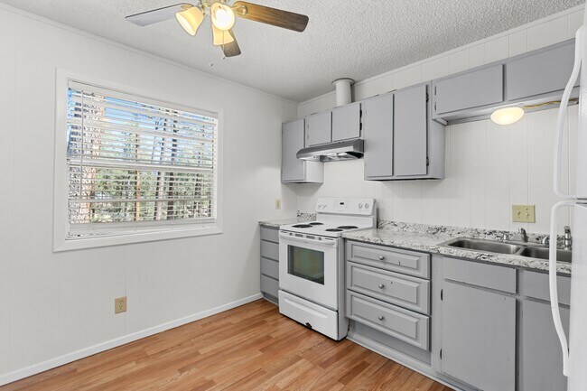 Building Photo - 106 Apache Hills Dr