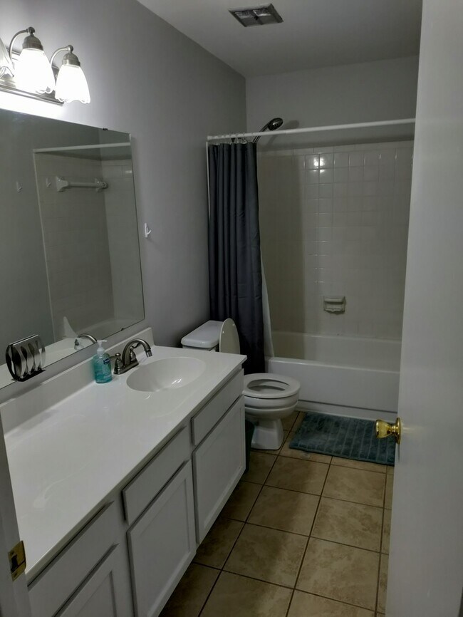 Building Photo - 229 Windsor Point Road, Unit 5H