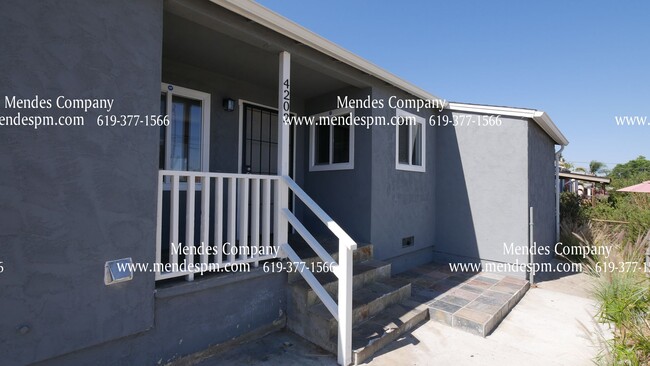 Building Photo - Clean & Updated 3 BD/ 1 BA House near Azae...