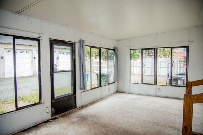 Building Photo - 706 Erich Rd