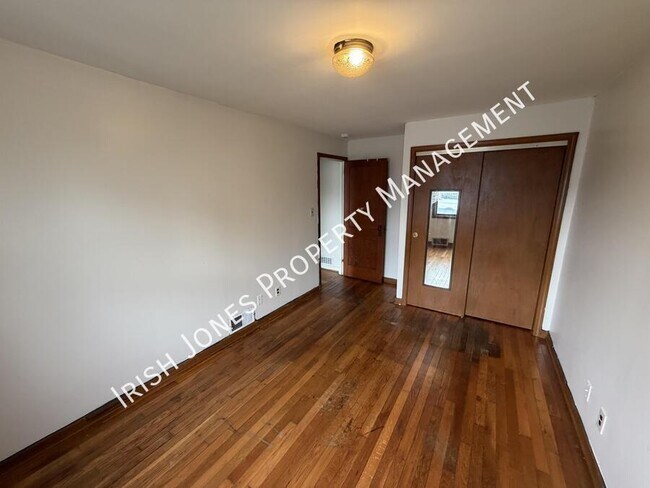 Building Photo - 3 Idlebrook Dr
