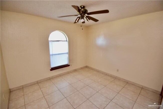 Building Photo - 6 Norma Ln