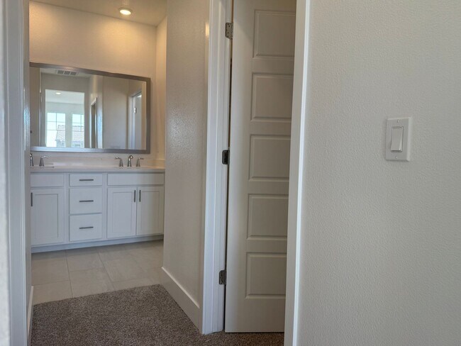 Building Photo - New Folsom home with solar!