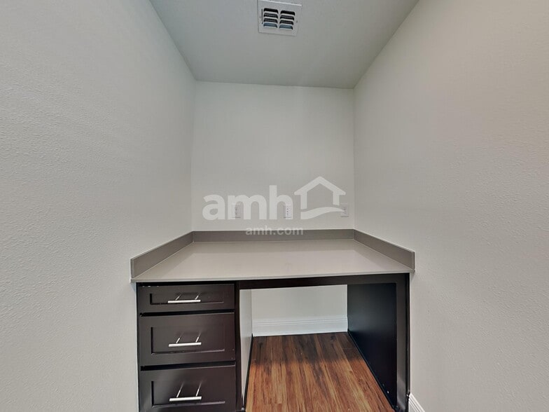 Building Photo - 27327 St Andrews Ave