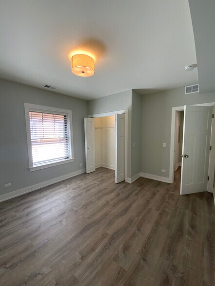 Building Photo - 1143 Maple Ave