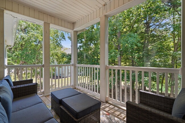 Building Photo - 407 S Elgin Ct