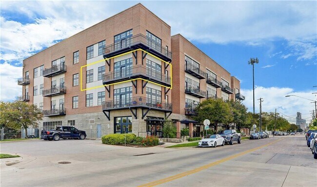 Building Photo - 2235 E 6th St