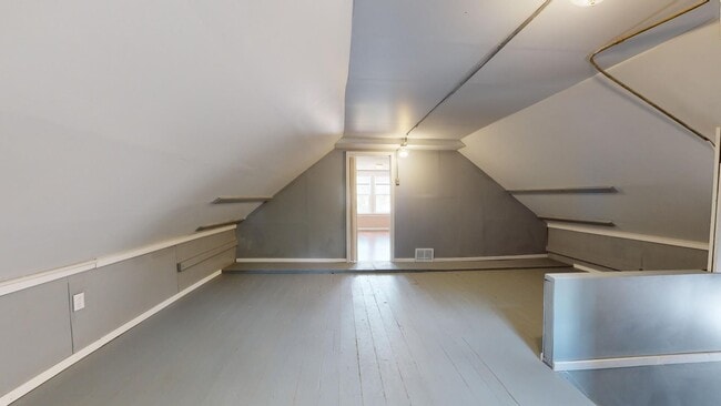 Building Photo - ** AVAILABLE OCTOBER 2025 *** Old Brooklyn...